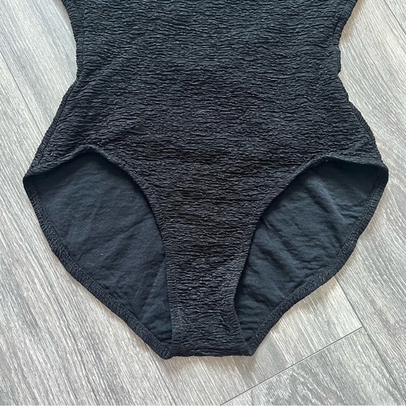 Vintage beach cabana black textured one piece swimsuit in size small - Picture 5 of 10